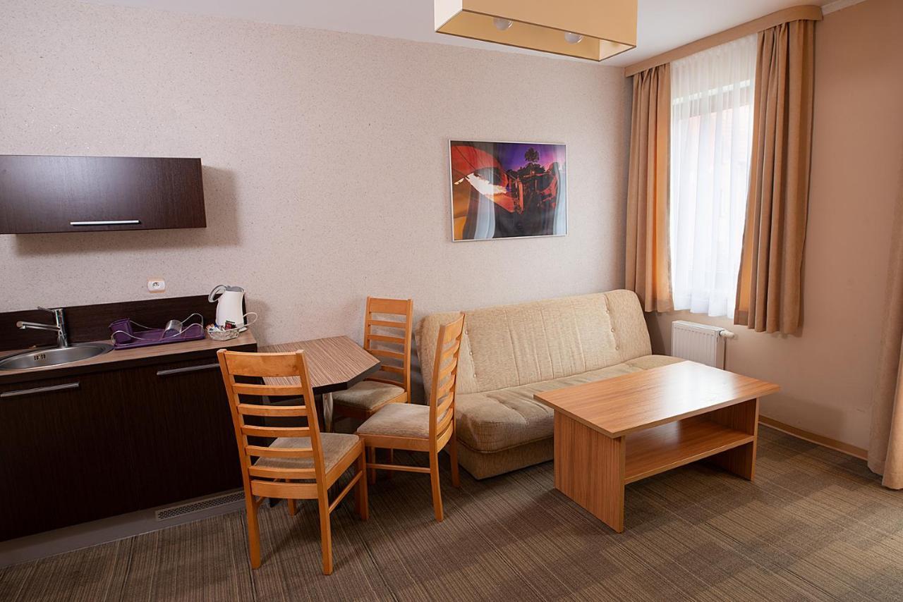Hotel Seo Rewal Extérieur photo