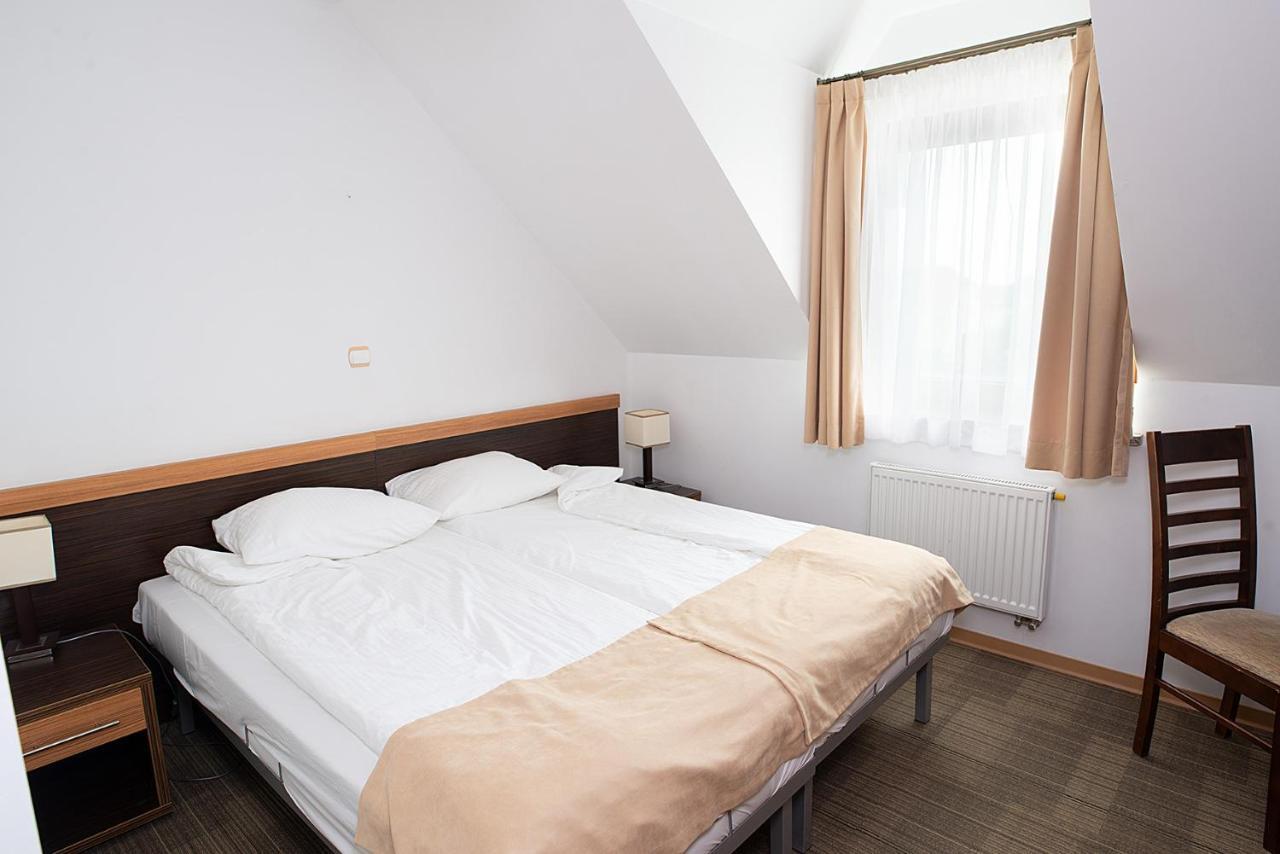 Hotel Seo Rewal Extérieur photo