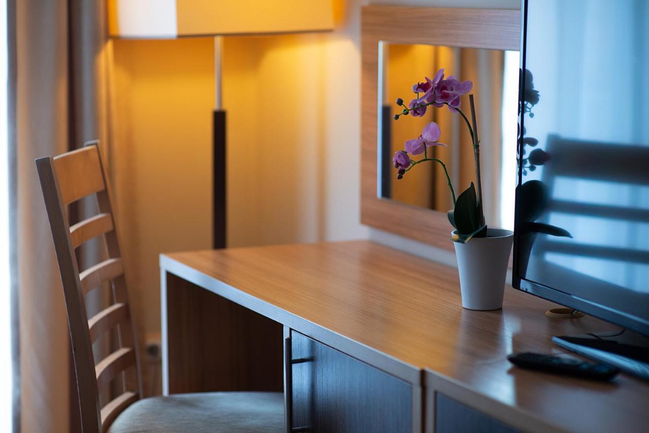 Hotel Seo Rewal Extérieur photo